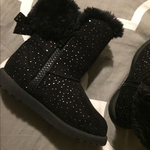 Little girls size 9 BN boots w/ cute bows on back